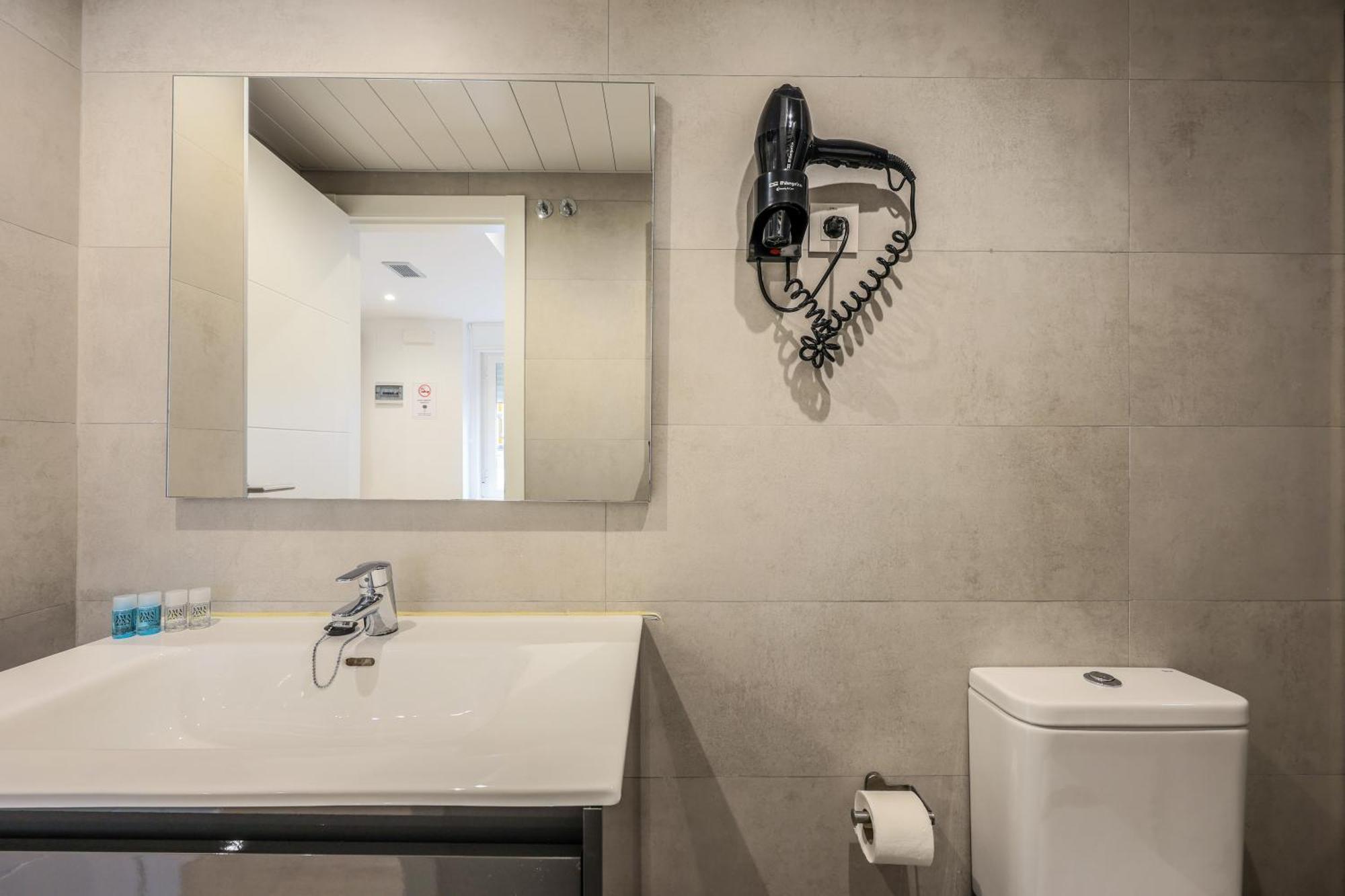 Amazinn Places Blasco De Garay 105 Madrid Exterior photo